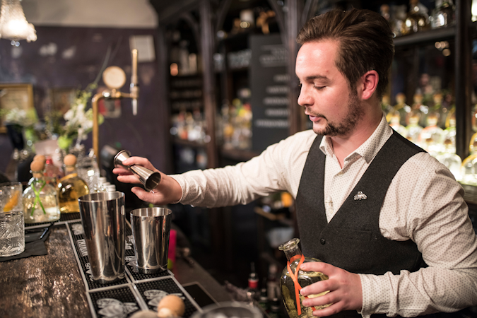 Edinburgh Bartender Lifts Top Cocktail Award